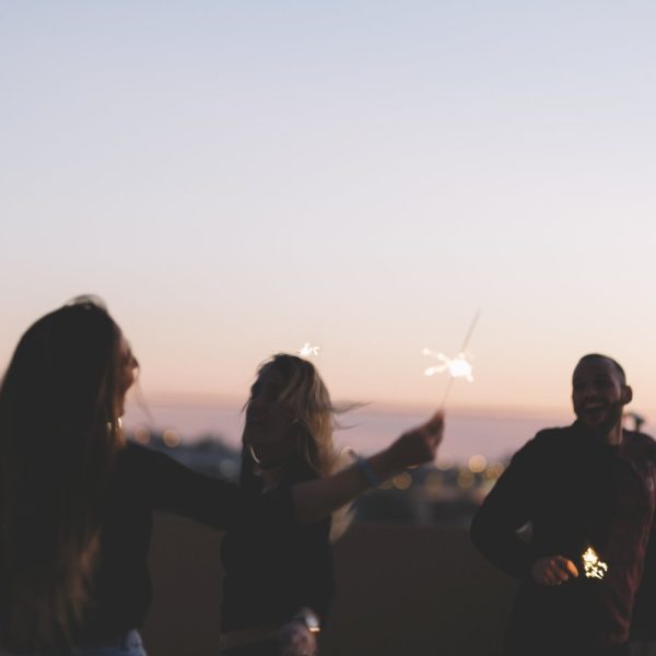 cheerful-friends-with-sparklers-night